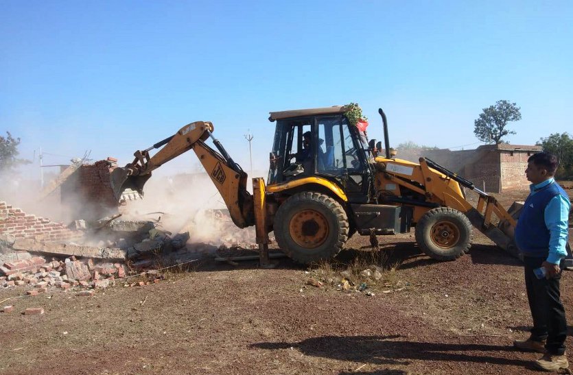 अतिक्रमण पर चला ताबड़तोड़ बुल्डोजर, 6 करोड़ की भूमि से हटा कब्जा