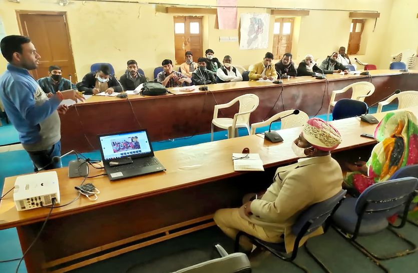 जनप्रतिनिधियों व अधिकारियों को पढय़ा स्वच्छता का पाठ