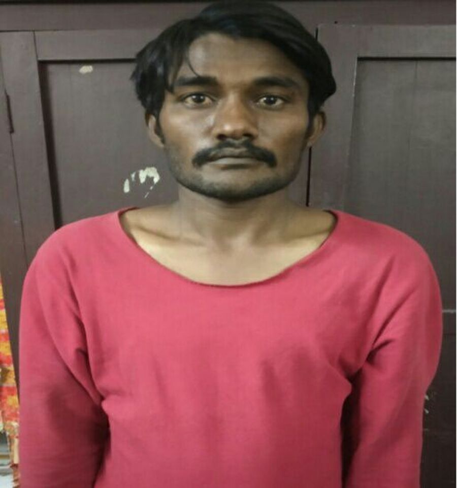 मंदिर के ताले तोड़कर चांदी के छत्र चोरी, आरोपी गिरफ्तार