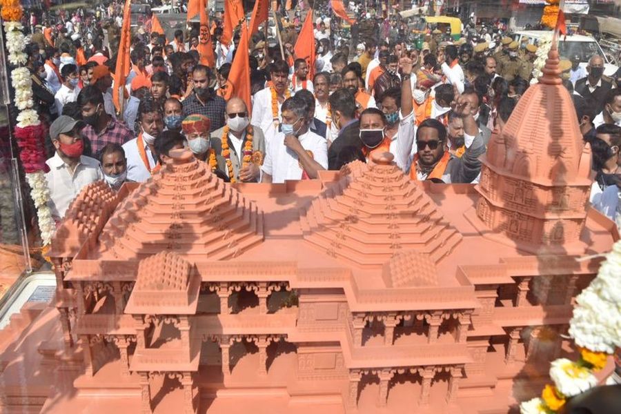 राम रथ यात्रा में शहरवासियों ने सौंपी निधि