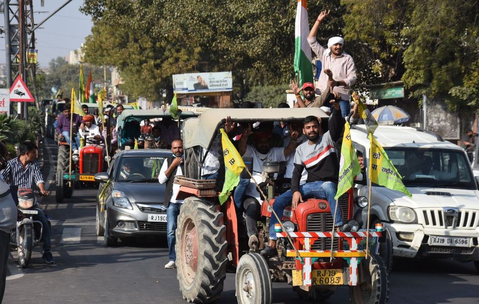 किसान आंदोलन के समर्थन में रालोपा का ट्रेक्टर मार्च