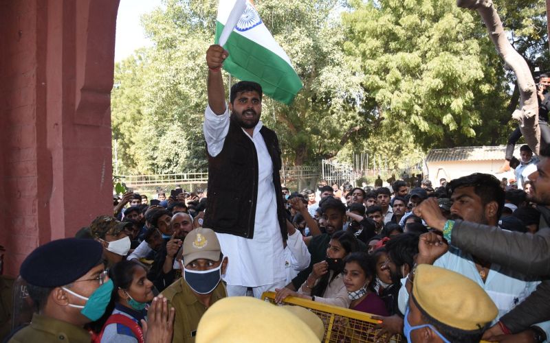 जेएनवीयू छात्रसंघ के निवर्तमान अध्यक्ष पर एफआइआर दर्ज