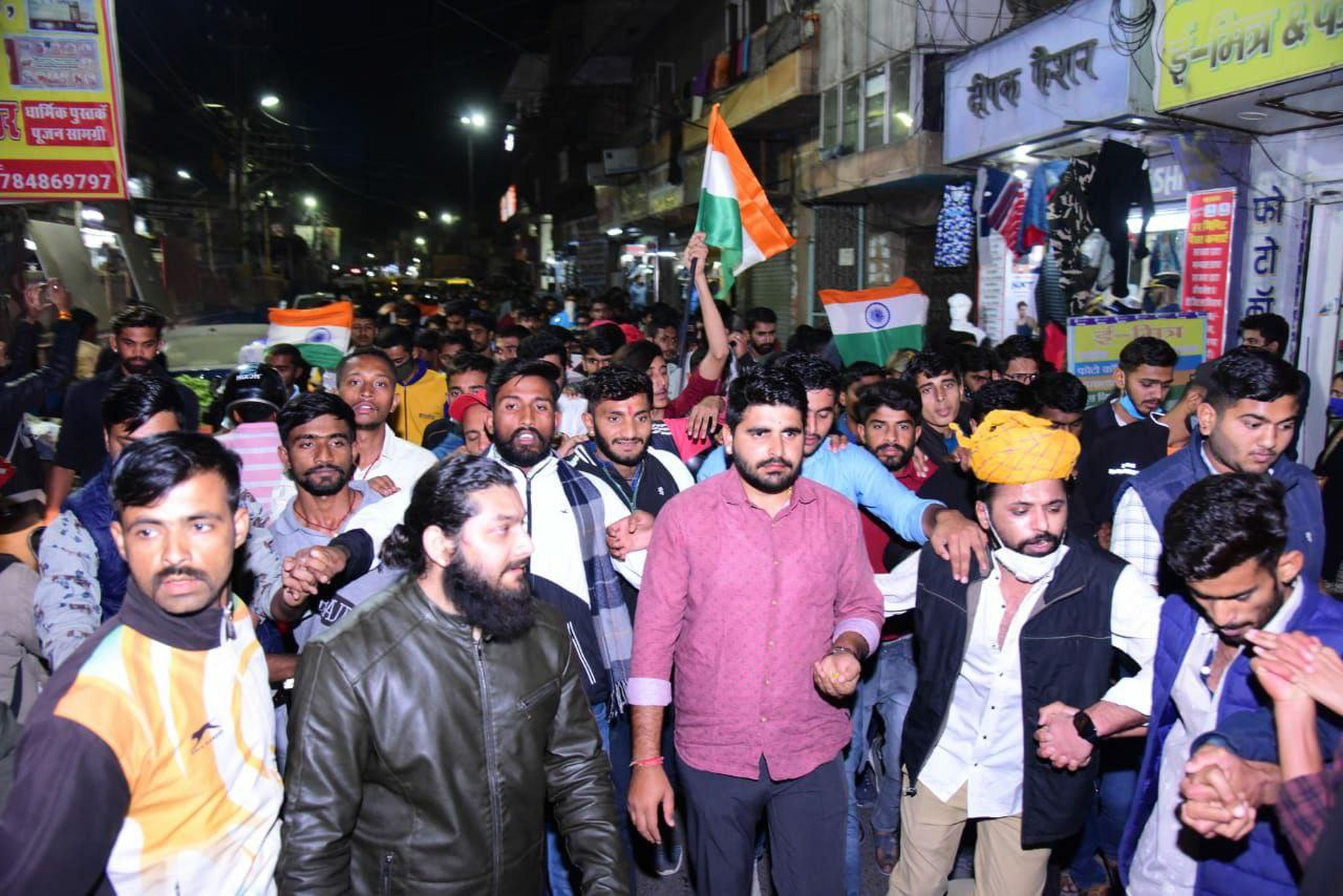 जेएनवीयू के छात्रों ने भीतरी शहर से निकाली रैली