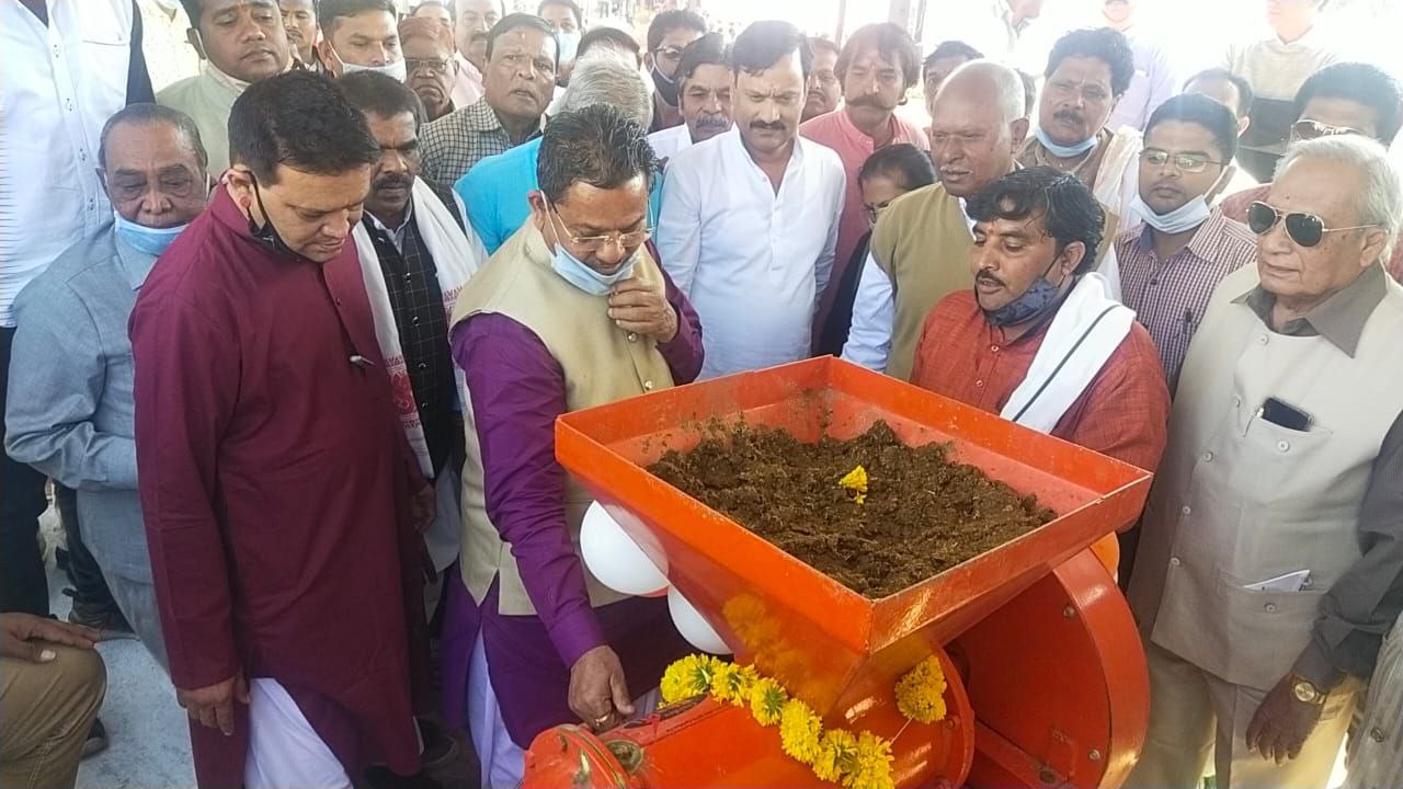 जंगल बचाने के लिए गाय के गोबर से बनी लकड़ी से होगा शवदाह