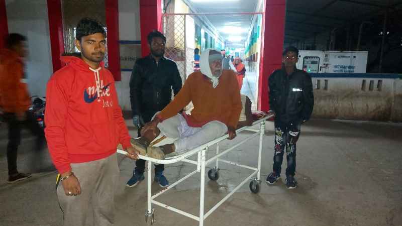 माहभर में जिला अस्पताल का खर्च करोड़ों, वार्ड में मरीज को बोतल चढ़ाने नहीं हैं स्टेण्ड