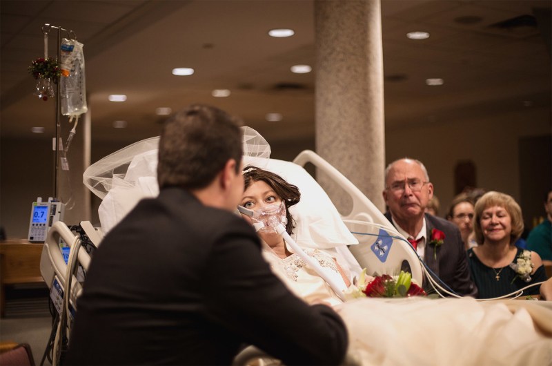 Woman gets married in hospital