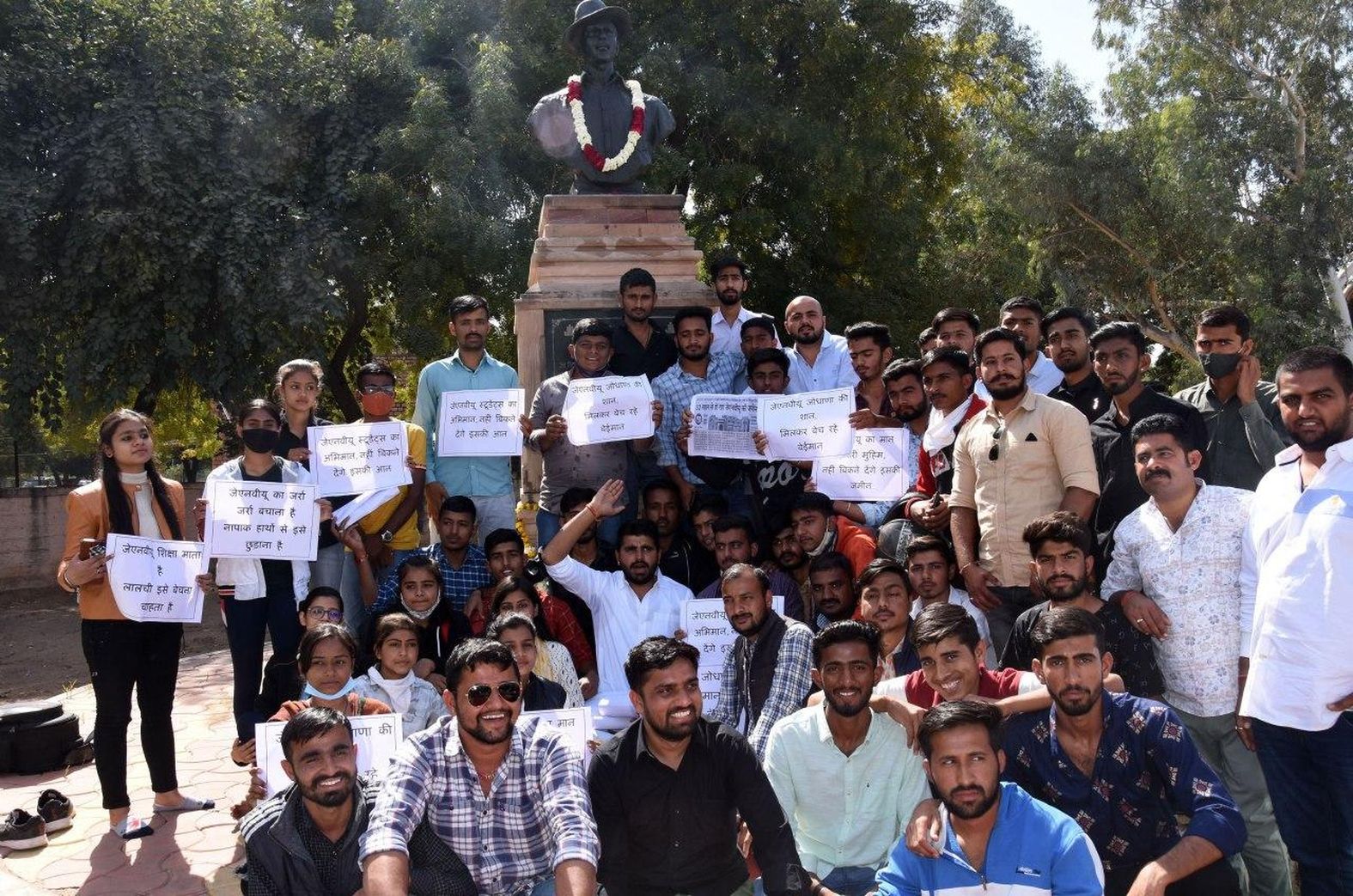 जेएनवीयू में सातवें दिन भी छात्र छात्राओं का विरोध प्रदर्शन