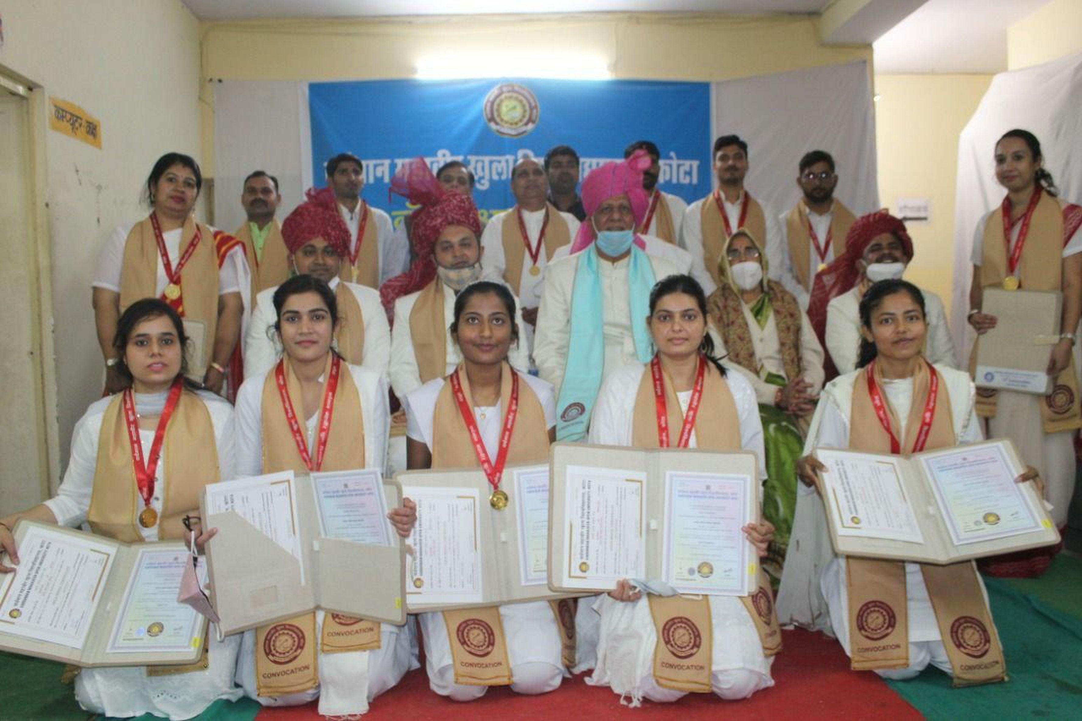 कोटा ओपन विवि के 13 विद्यार्थियों को गोल्ड मैडल