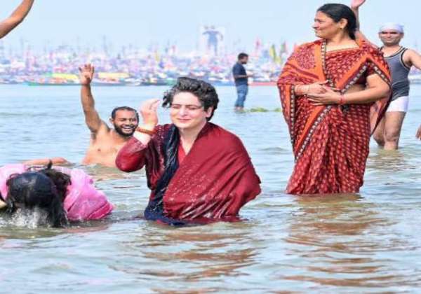 Priyanka Gandhi Sangam Snan