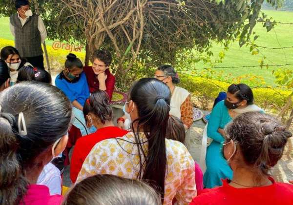 Priyanka Gandhi Sangam Snan