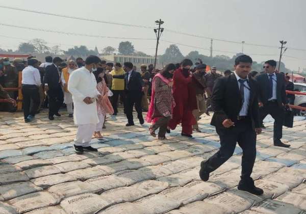Priyanka Gandhi Sangam Snan