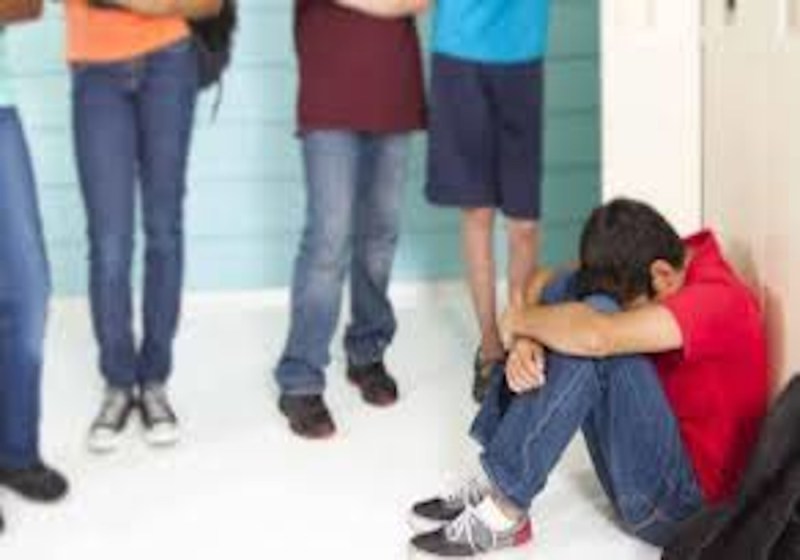 रैगिंग में सिगरेट पीने से मना करने पर सीनियर्स से जूनियर का किया यौन शोषण, एफआईआर दर्ज