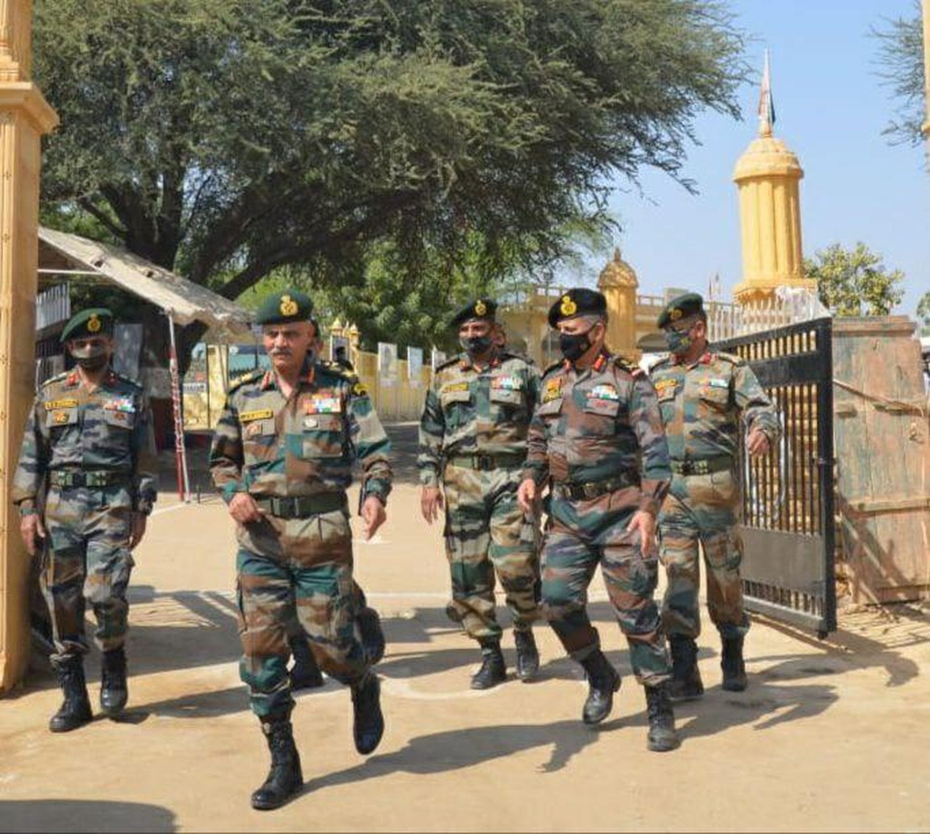 आर्मी कमांडर ने किया जैसलमेर मिलिट्री स्टेशन का दौरा