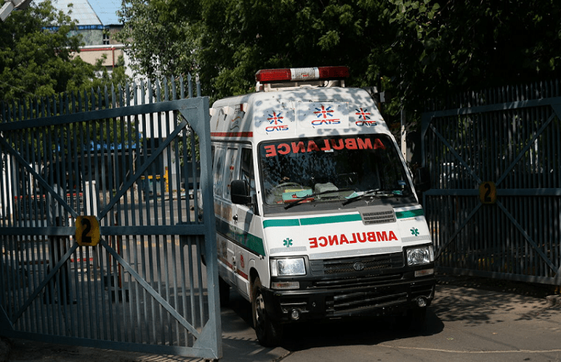 देश के इस दिग्गज नेता की अचानक बिगड़ी तबीयत, मंच पर चक्कर खाकर गिरे