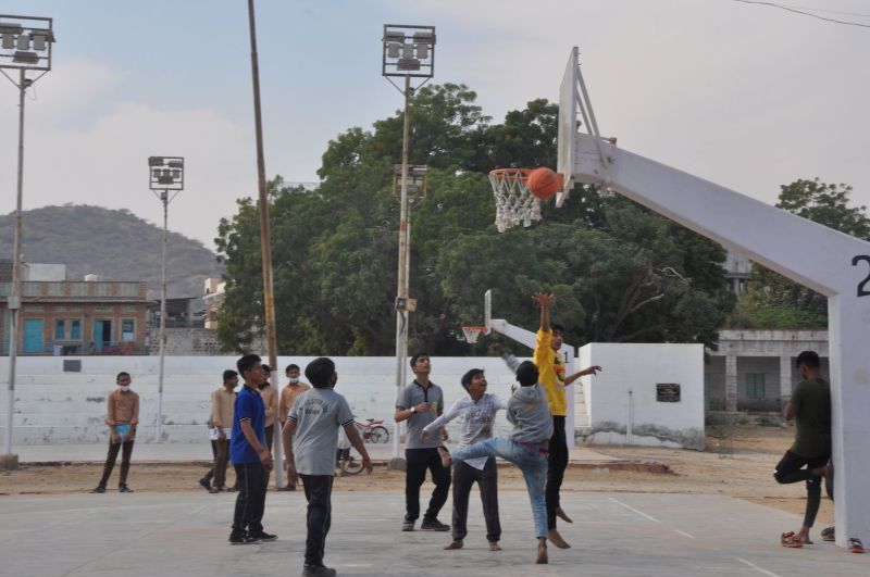 कोरोना महामारी के बाद सुकून भरा सीन....स्कूल के खेल मैदान बच्चों से गुलजार