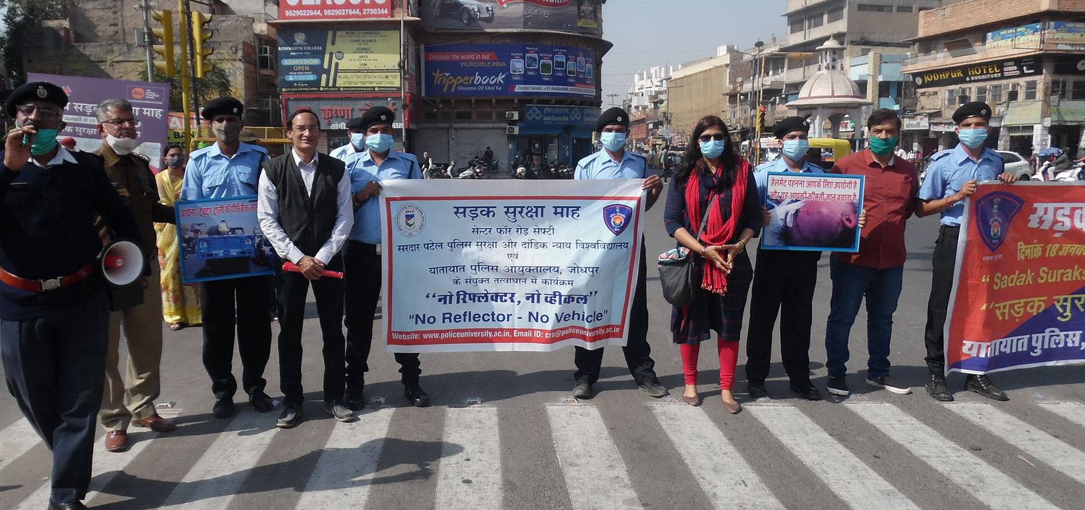 पुलिस विवि की ओर से सडक़ सुरक्षा कार्यक्रम