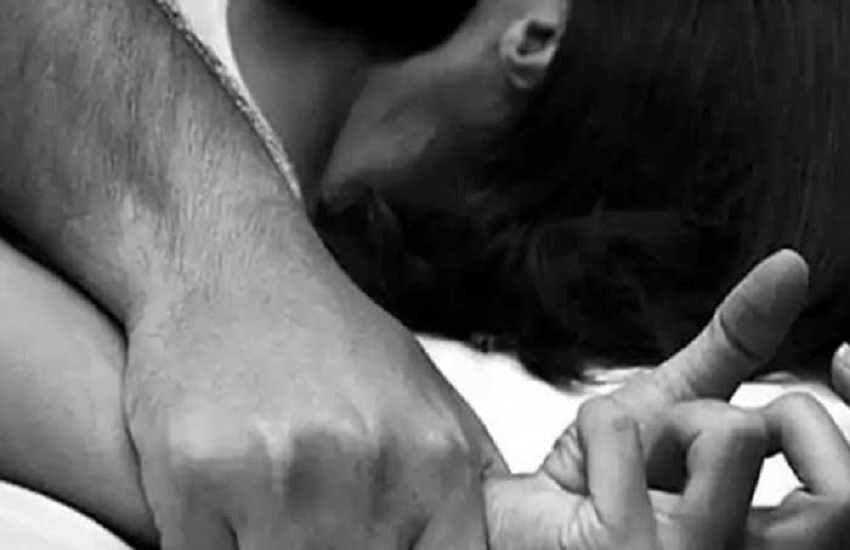 दुष्कर्म की प्रतीकात्मक फोटो