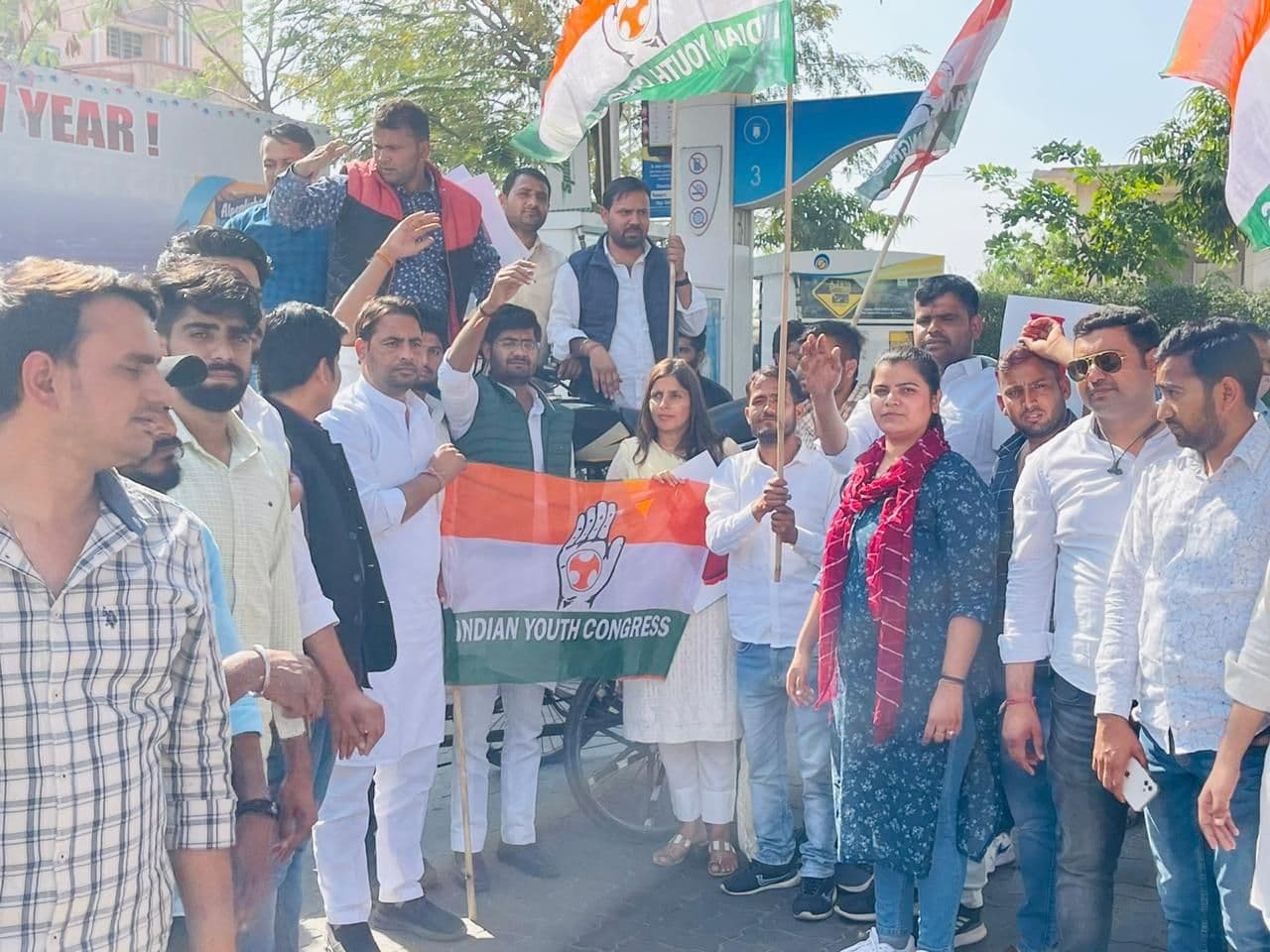 Petrol, diesel, protest against gas prices Youth Congress protests