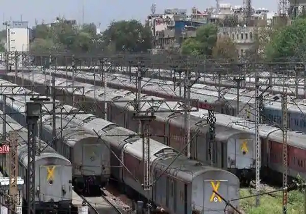 रेलवे ने आज से बंद की लखनऊ-प्रयागराज के बीच ये आठ स्पेशल ट्रेनें