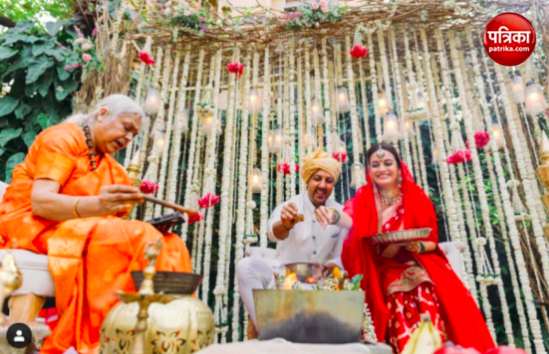 dia_mirza_marriage_woman_pandit.png