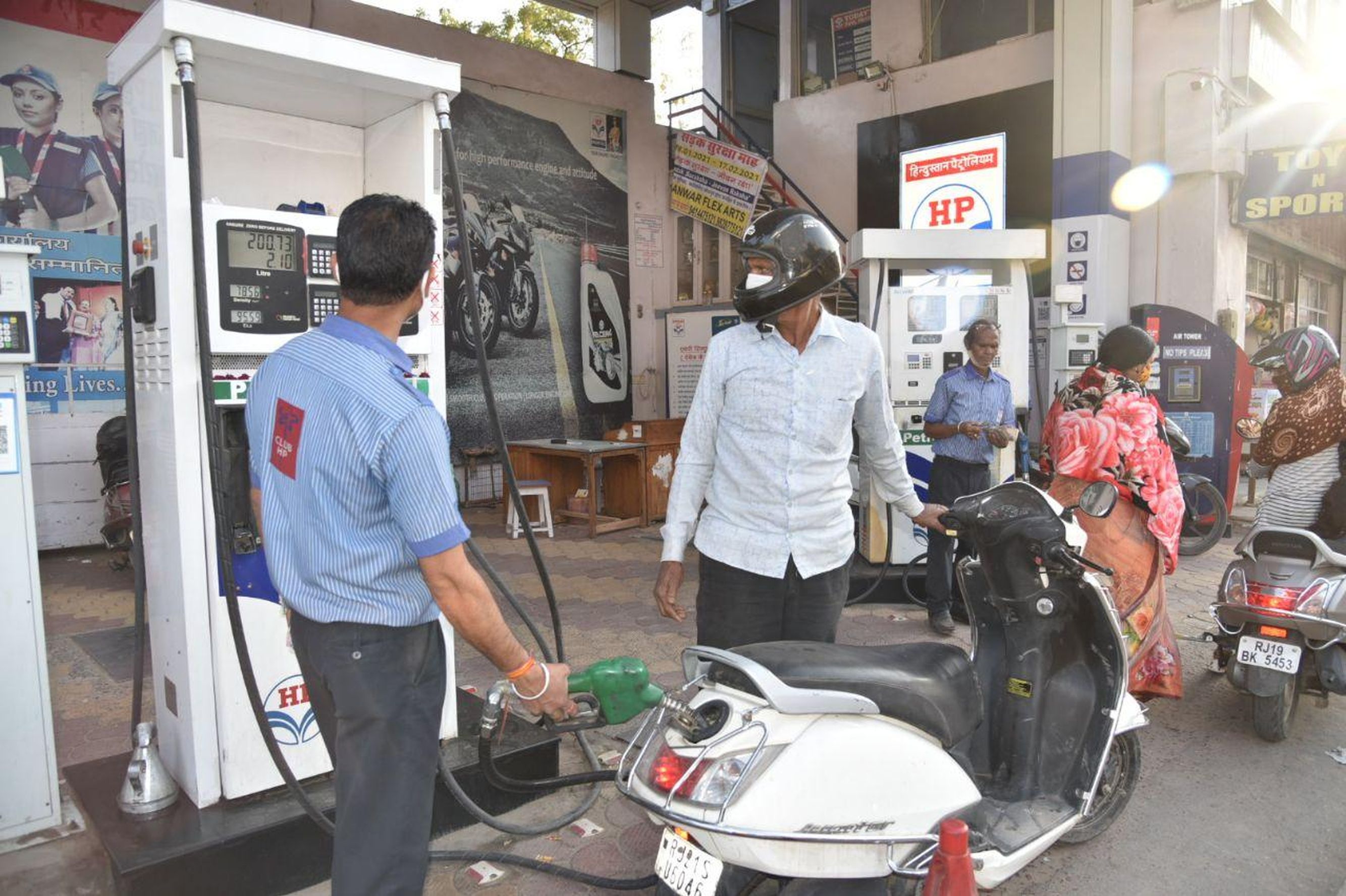 जोधपुर में प्रीमियम पेट्रोल पहुंचा 99.25 रुपए प्रति लीटर