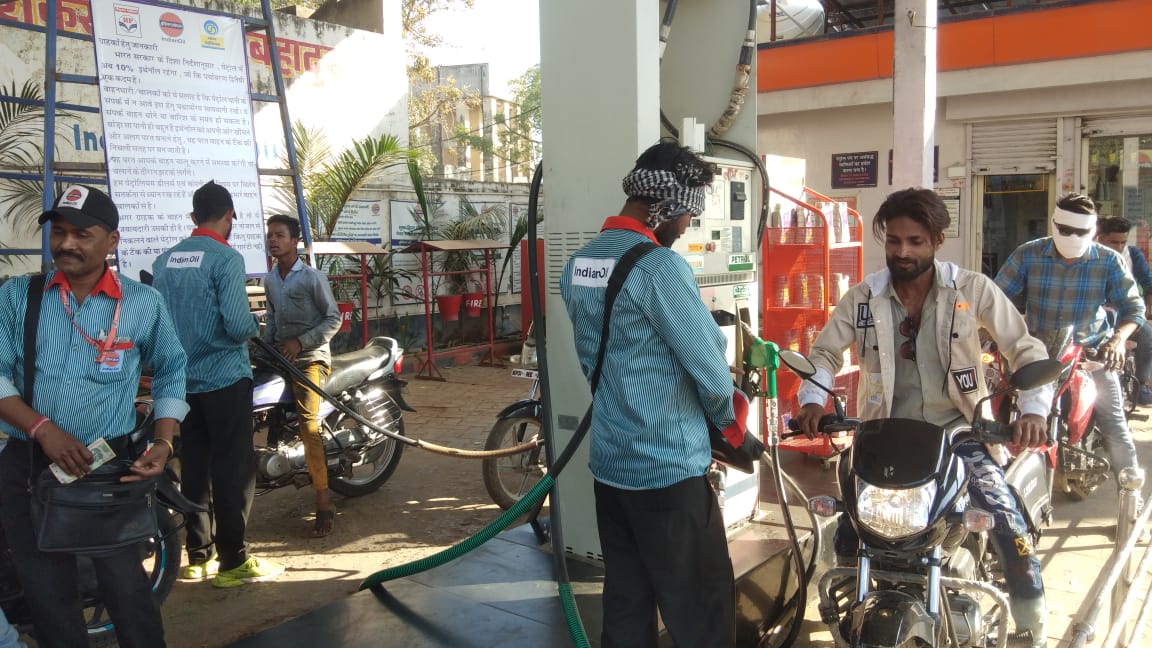 श्योपुर में 100 रुपए के पार हुआ पेट्रोल