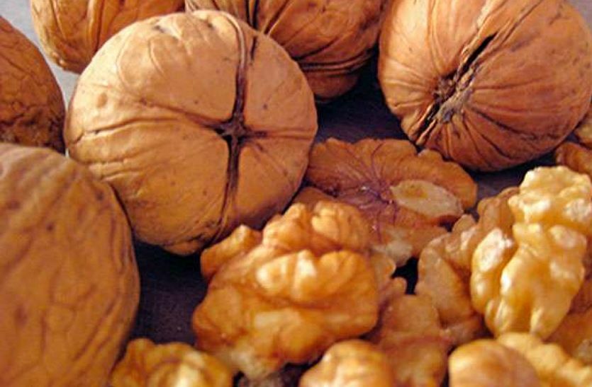 दिमाग के साथ हड्डियों को मजबूत करता है अखरोट, इस तरह रोज करें सेवन