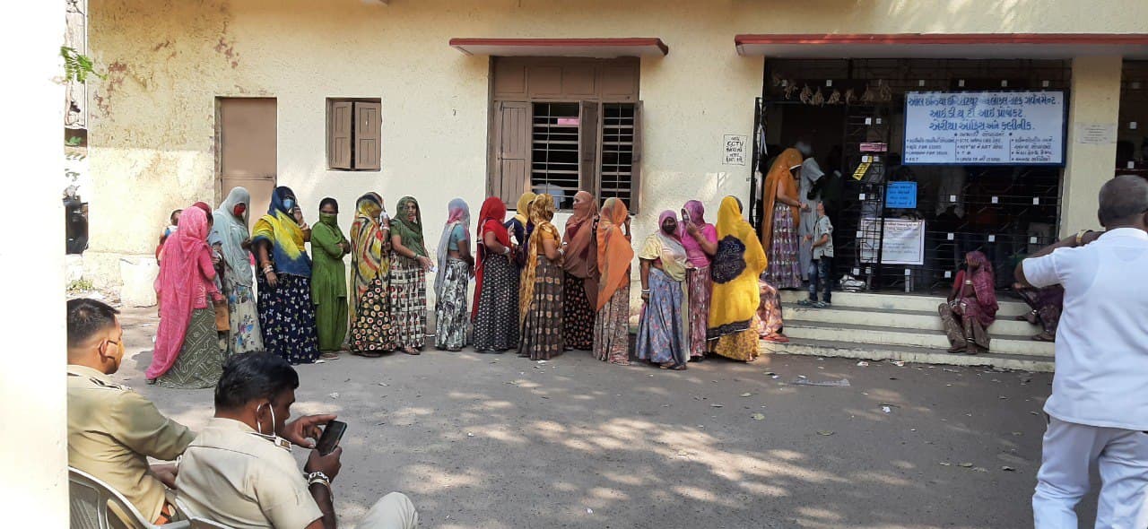 Gujarat: 2276 प्रत्याशियों की किस्मत ईवीएम में बंद, मतगणना 23 को