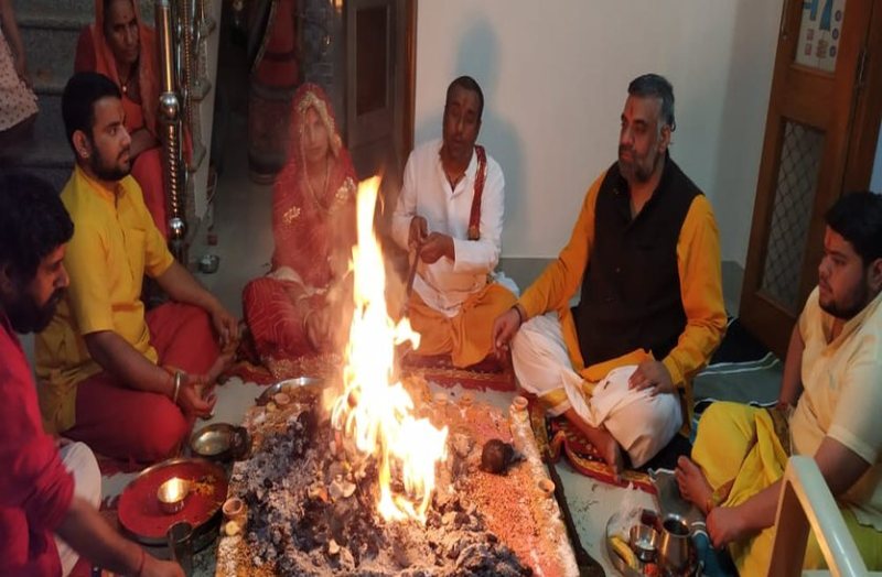 हवन में आहुतियां, गुप्त नवरात्रा की पूर्णाहुति