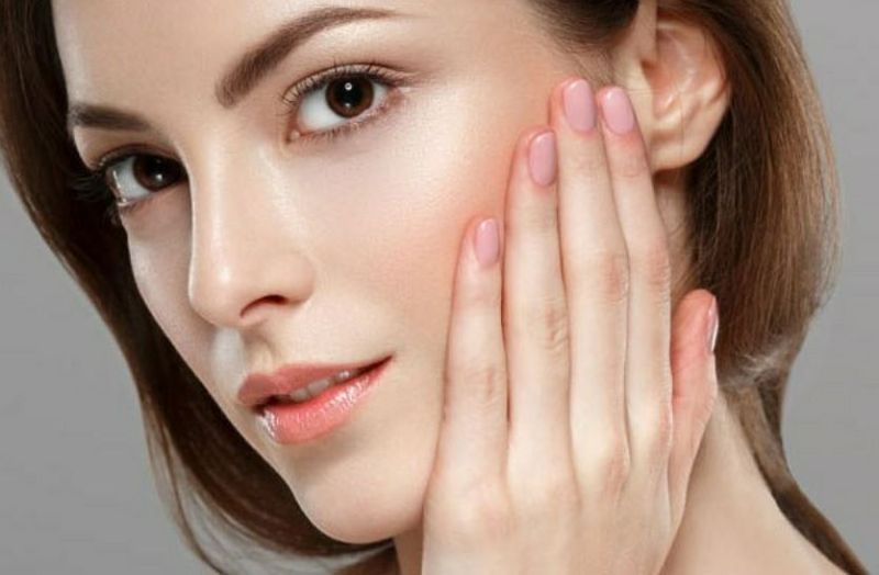 रेशम सी मुलायम और चमकती त्वचा के लिए घर में करें यह काम.....