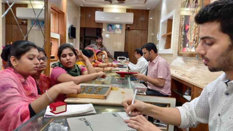 स्वर्ण कारोबार में लौटने लगी रौनक, अब सावों पर नजर