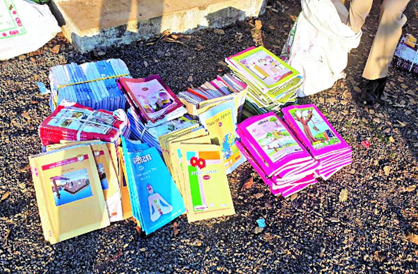 छत्तीसगढ़ पाठ्य पुस्तक निगम: बच्चों को बांटने वाली पुस्तकों को कबाड़ और पेपर मिल में बेचा, शिक्षा विभाग में हड़कंप