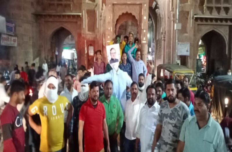 कोटगेट पर प्रदर्शन, डीएलबी और निगम प्रशासन की कार्यवाही पर रोष