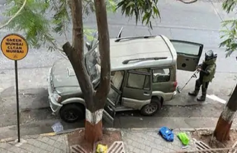 mukesh ambani house Suspicious car