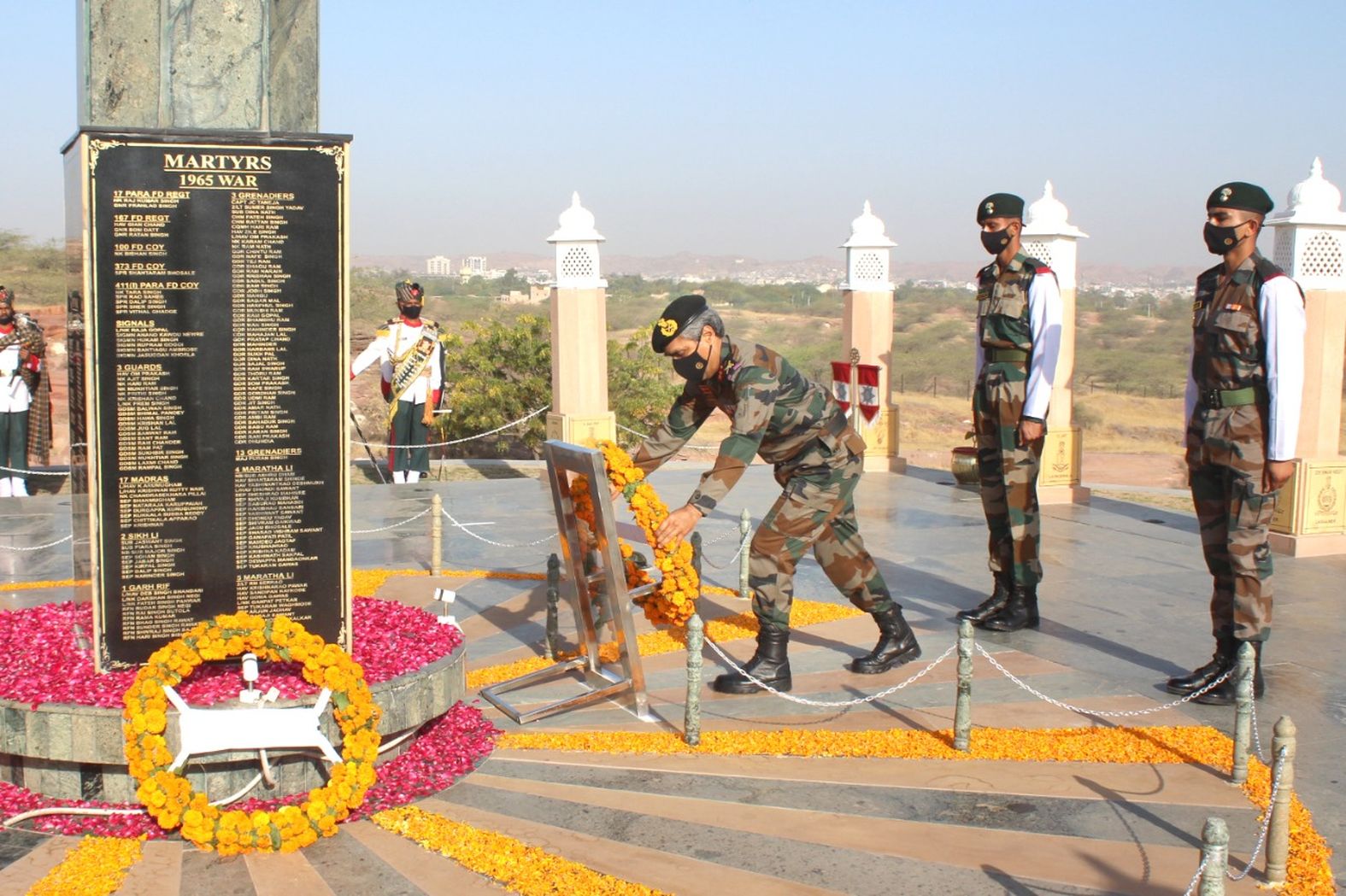 सेना की डेजर्ट कोर के स्थापना दिवस पर वार मैमोरियल पर शृद्धांजलि