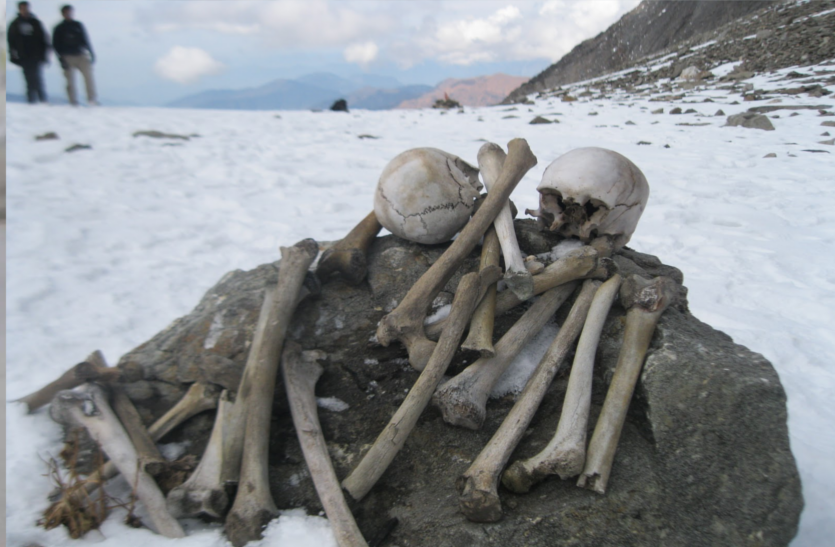 हिमालय की झील में मिले नरकंकाल बने पहेली