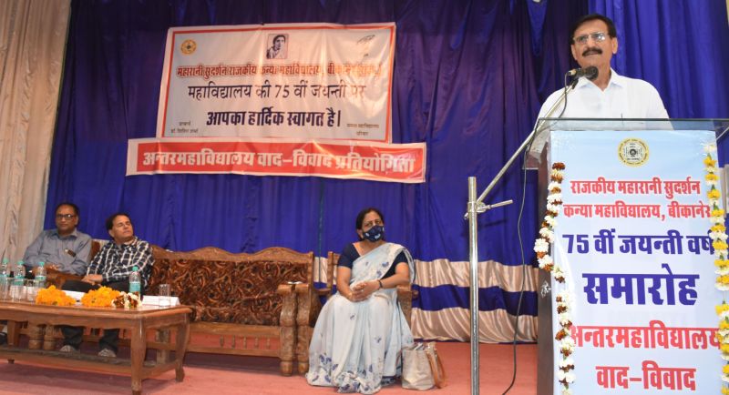 सुदर्शन कन्या महाविद्यालय में वाद-विवाद प्रतियोगिता