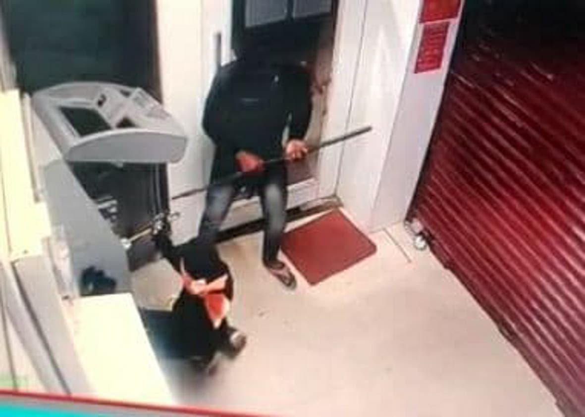 Thieves enter into ATM to steal