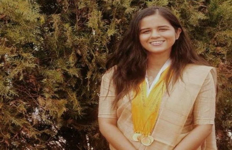 ‘स्टैंडर्ड बुक्स से पढ़ाई करें, जो कॉलेज में पढ़ा उसका रोज रिवीजन करें, कॉन्सेप्ट होते हैं क्लियर’