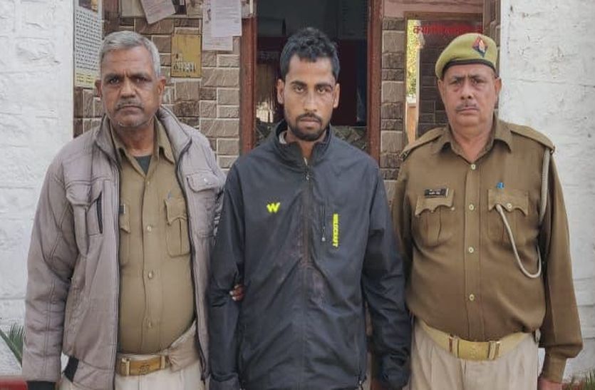 Notorious dacoit Mukesh Thakur gang operatives arrested in UP after encounter