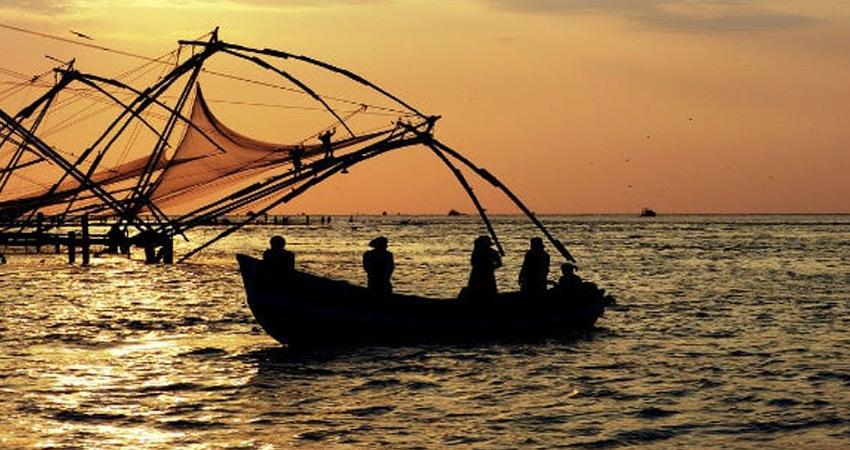 Pakistan arrested 17 Indian fishermen seized boats
