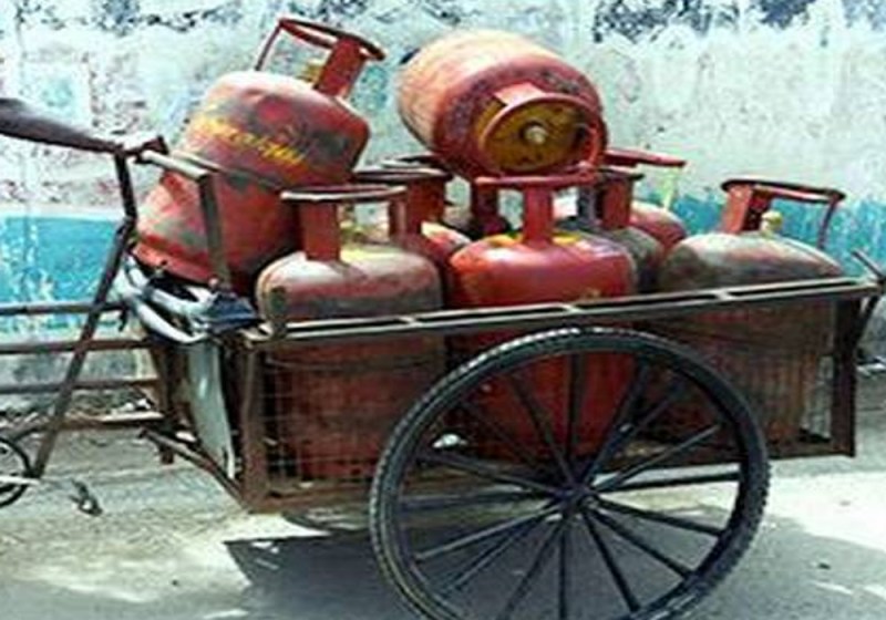 नई सुविधा : एक फोन पर दो घंटे में घर पर हाजिर हो जाएगा घरेलू सिलेंडर पर देनी होगी अतिरिक्त राशि