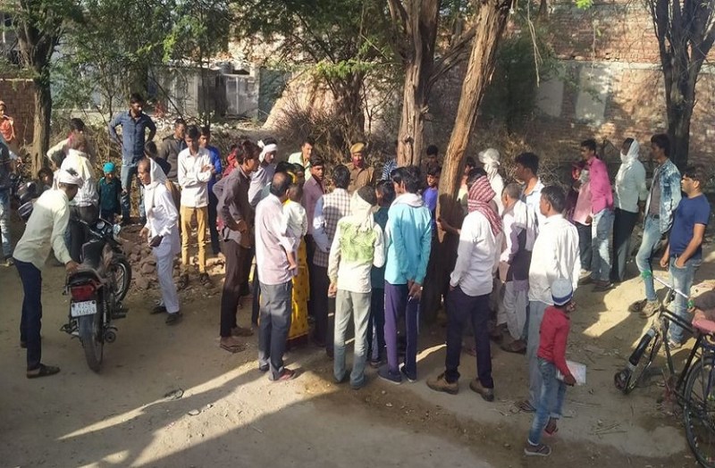 झाडिय़ों में मिला भ्रूण, चिकित्सक कर रहे जांच