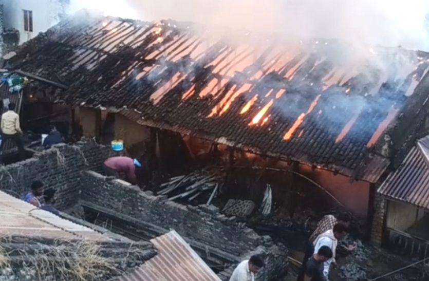  House burnt due to gas tank leakage