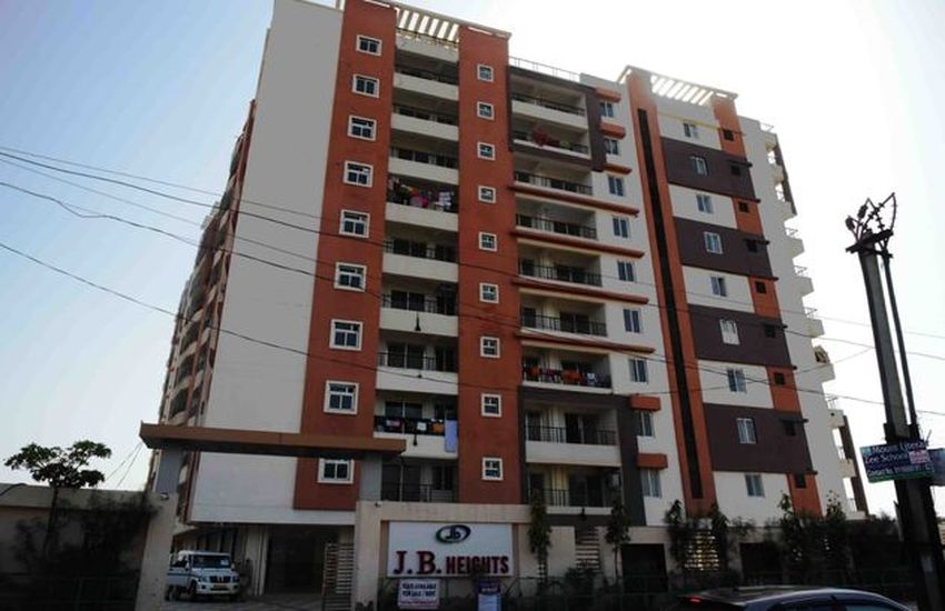पार्किंग के बिना बना दी बहुमंजिला इमारत, फ्लैट्स सीज