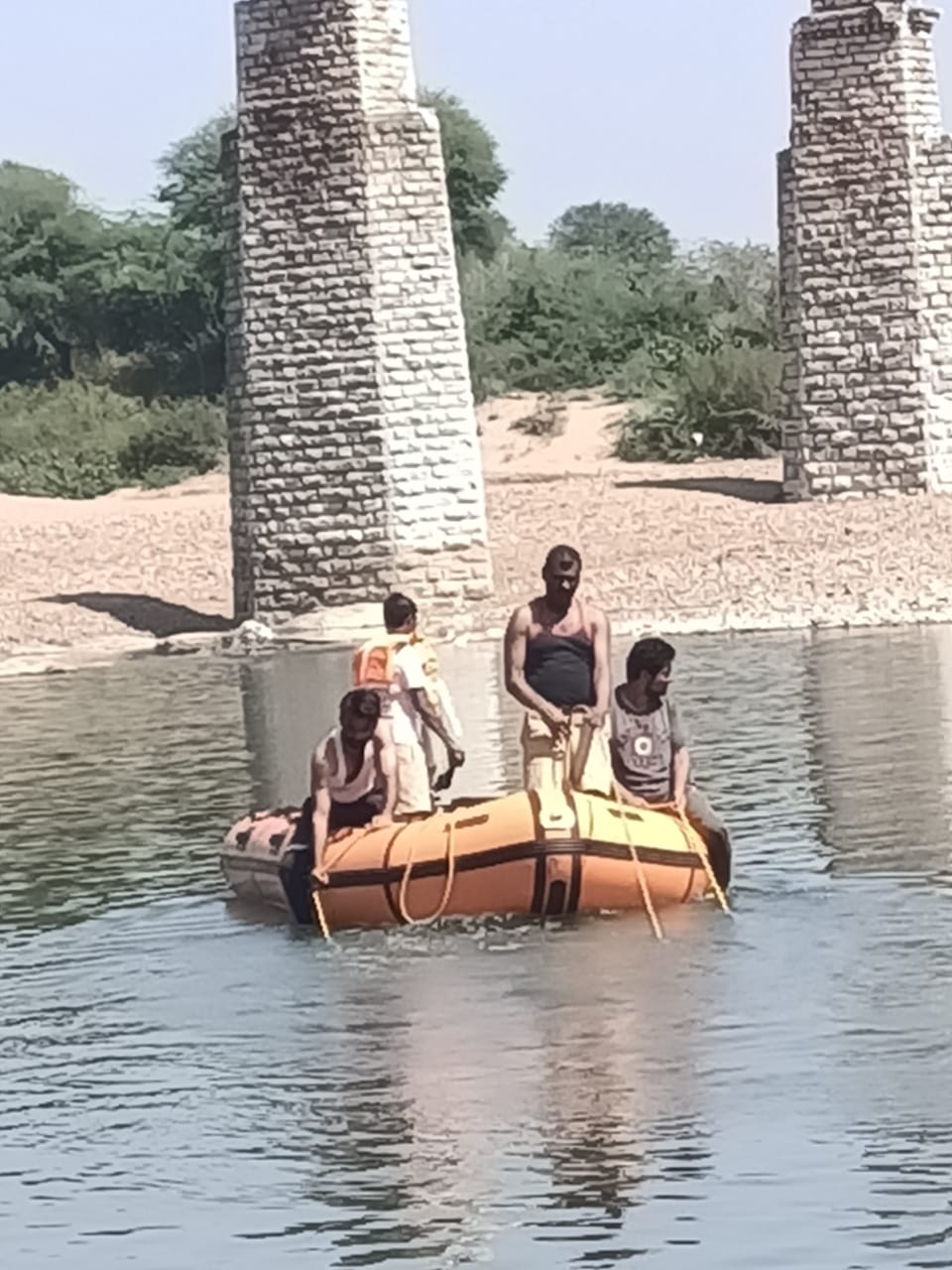 Dead body of youth drowned in river