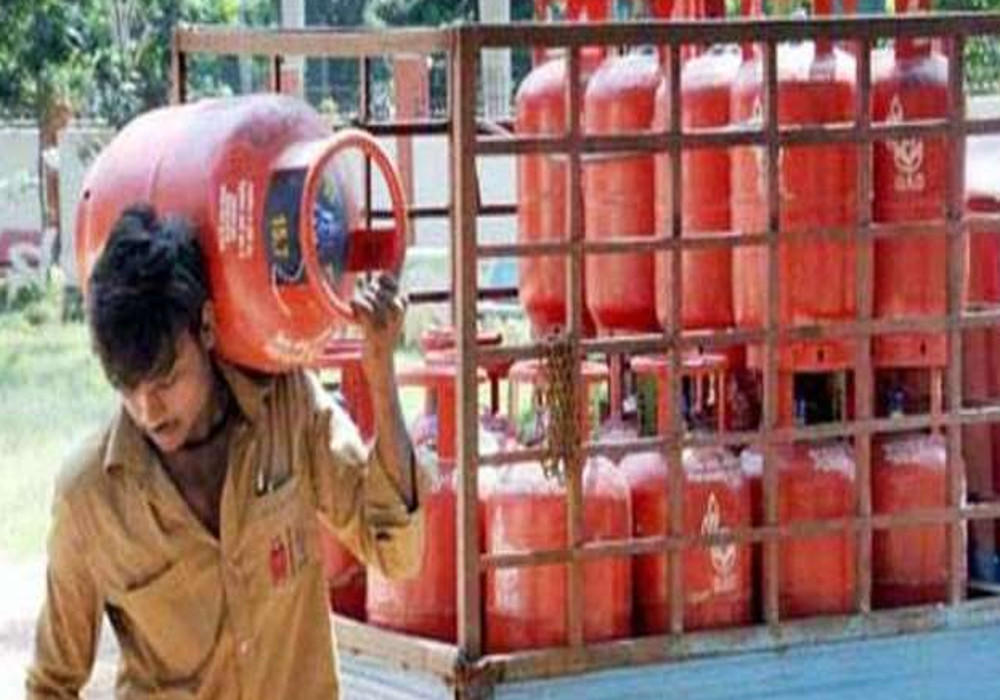 एलपीजी सिलेंडर की कीमतें फिर बढ़ी, लखनऊ में किस दाम पर मिलेगा जानिए