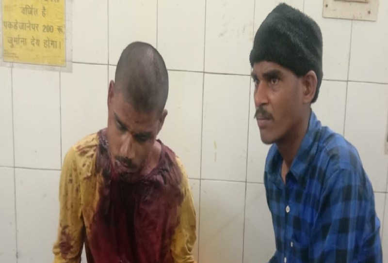 परिवार के साथ मूवी देख रहे युवक ने अचानक अपनी गर्दन पर फेर दिया धारदार हथियार, जानें ऐसा क्यों किया