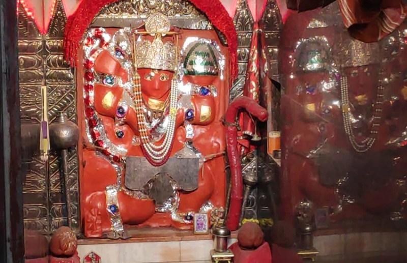 worshiping Hanuman