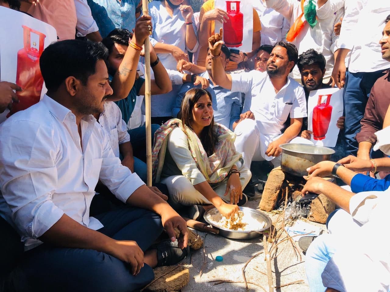 Youth Congress protests on stove made bread